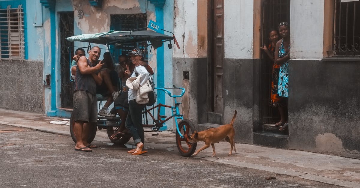 Life in Mahmutlar: Daily Routines, Neighborhood Atmosphere, and Practical Information