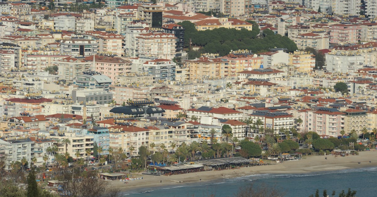 Alanya’da Mahalle Hayatı: Sokakların Ritmi ve Günlük Rutinler