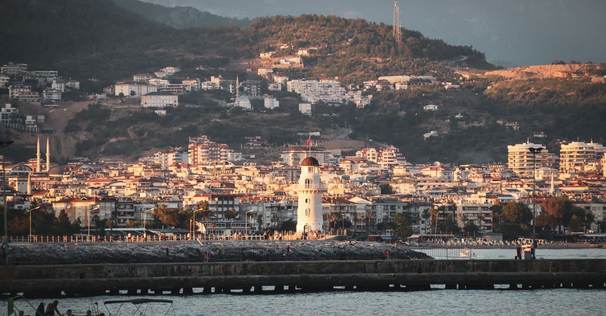 Alanya’da Mahalle Hayatı: Sıcacık Sokaklar ve Günlük Rutinler